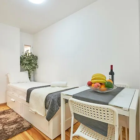 Alfama Holiday House Apartamento *